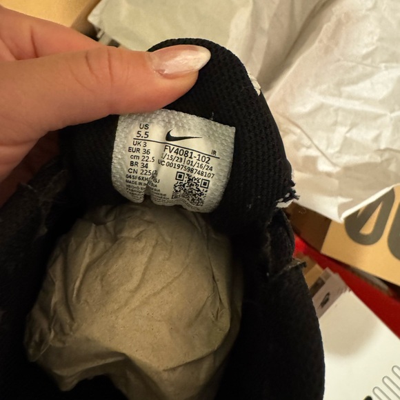 Women’s shoes size 5.5 - Picture 2 of 2